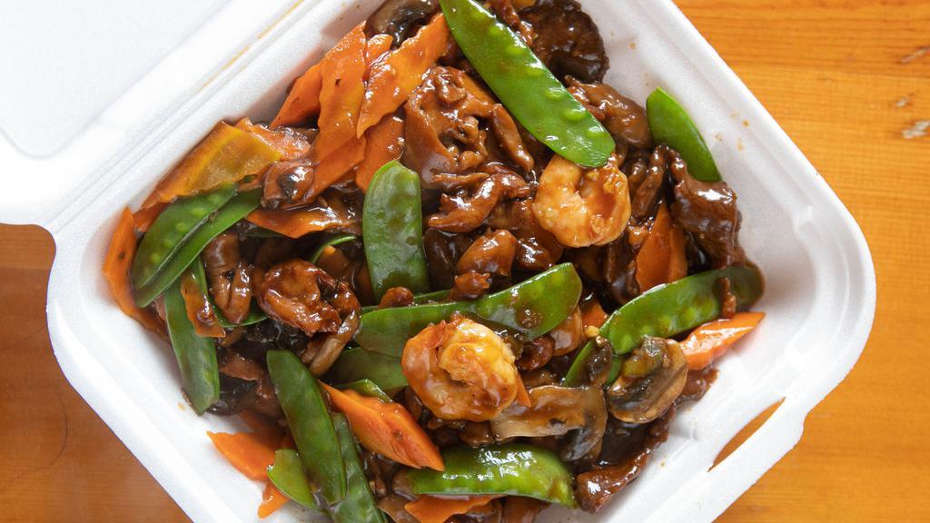 Triple Crown / 大三元 · Hot and Spicy. Combination of beef, chicken and shrimp sauteed with vegetables in a chef's special sauce.