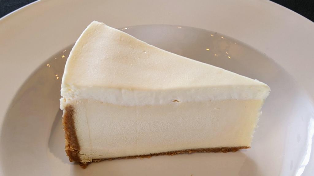 ✨  Torta Di Formaggio Grande · Generously portioned NY style cheesecake