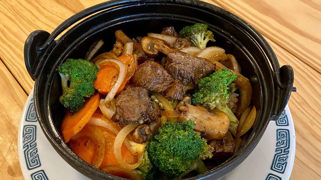 Beef Claypot · wagyu beef, broccoli, mushrooms, carrots, onion with rice