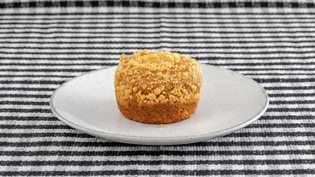 Captain Crumb Duffin (6 Pcs) · Kosher, nut free, dairy free, vegan, gluten free. Our donut/muffin mashup with a cake crumb topping shouldn’t be missed.
Ingredients: gluten free flour (garbanzo bean flour, rice flour, potato starch, tapioca flour, white sorghum flour, fava bean flour, xanthan gum, kosher salt), cane sugar, natural oil blend (palm fruit, canola and olive oils), organic unsweetened applesauce, baking powder, cinnamon, apple cider vinegar, nutmeg, salt.