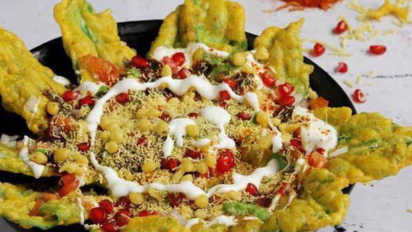 Palak Chaat  · Palak made with crispy style with spices and seasoned.