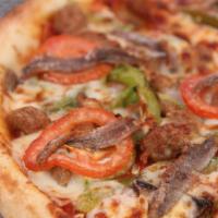 Caesar'S Secret · Pepperoni, mushrooms, green peppers, tomatoes, our savory Italian sausage & anchovies.