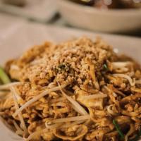Pad Thai · Rice noodle, egg, scallion, turnip, bean sprout and minced peanut.