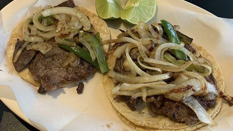 Lomo / Rye Eye Steak · Los tacos se sirven con jalapeñoy cebolla dorada . /  tacos are served with grilled jalapeño and onions.