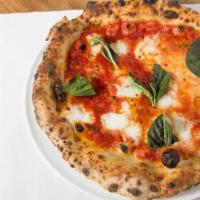Margherita · mozzarella, tomato sauce, fresh basil