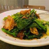 Kana Moo Grob · Crispy pork belly stir fry with broccoli, Chinese broccoli and garlic sauce