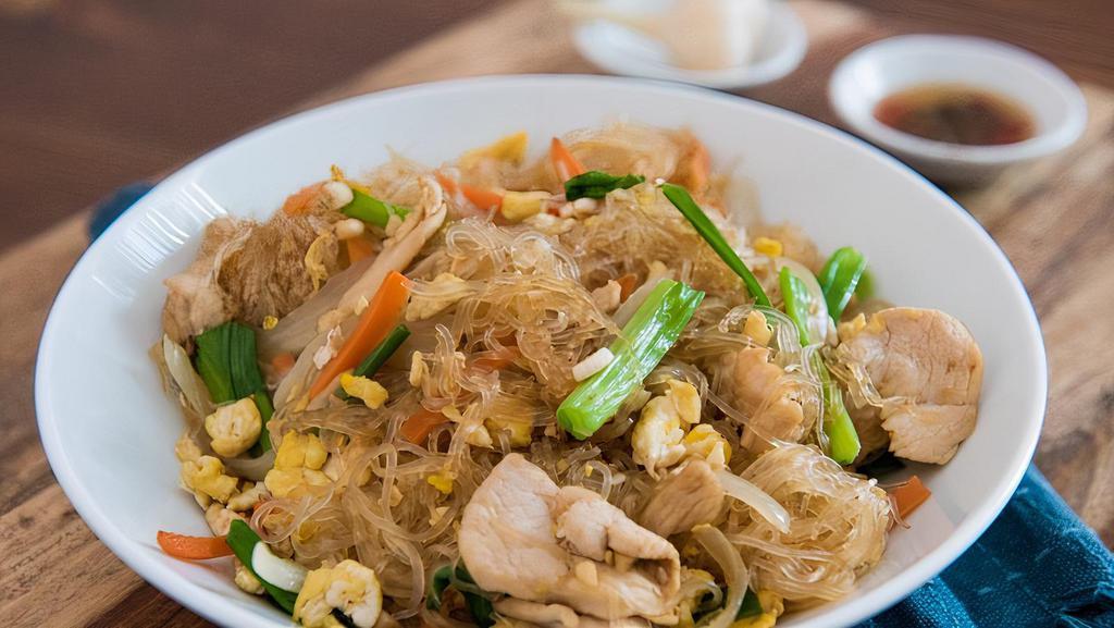 Pad Woon Sen · Crystal noodles, egg, carrot, onion, celery, bean sprouts.