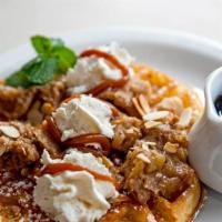 Belgica · Caramelized apples, toasted almonds, whipped cream and caramel