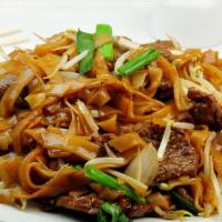 Beef With Flat Rice Noodles · 