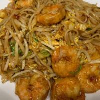 Shrimp Pad Thai虾帕太 · Comes spicy, egg, carrots, bean sprouts and with peanuts.