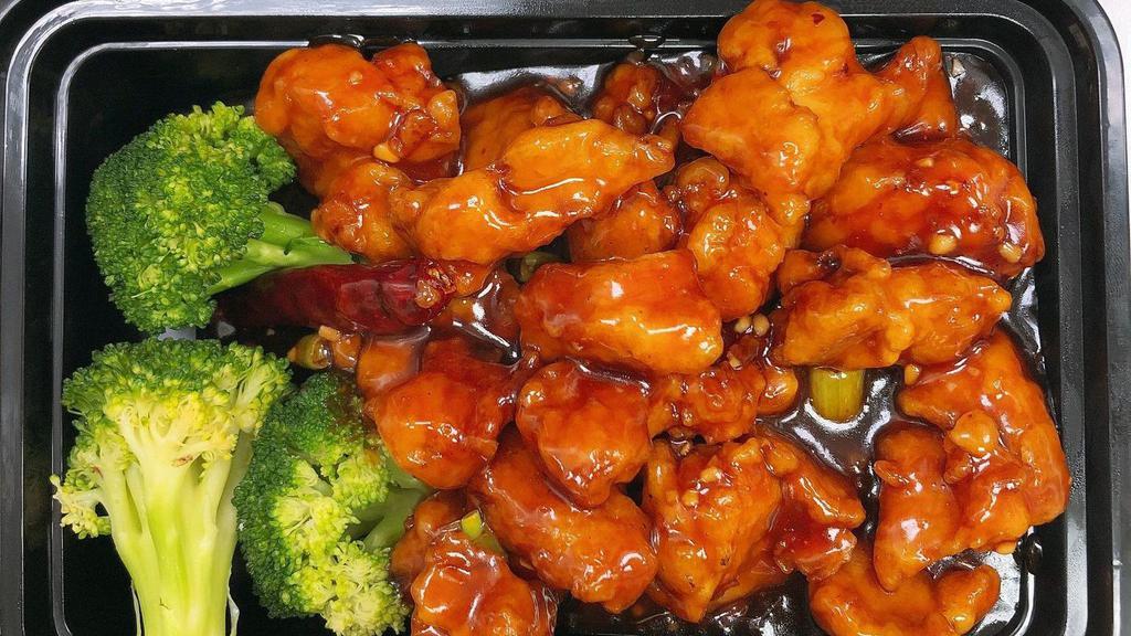 General Tso'S Chicken · Spicy. Includes: Steamed rice, 1 egg roll, 2 chicken wings, & 1 soup of your choice.