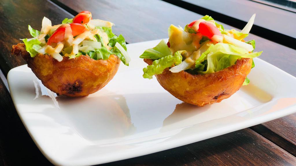Nous-Sandwich · Six mini-plantain's bowl filled in with kachu salad, meat and drizzled with 5BK sauce.