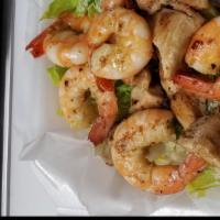 Caesars Salad W/ (10) Jumbo Shrimp & Lump Crabmeat · Fresh Romaine Lettuce, (5) Grilled Jumbo Shrimp and Lump crabmeat w/Choice Of Dressings