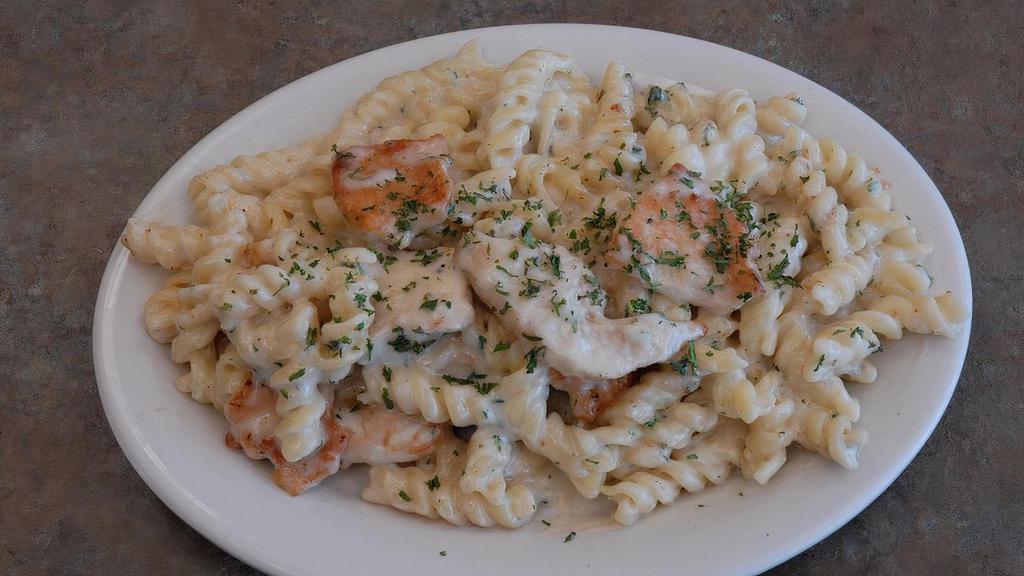 Chicken Alfredo Pasta · Rich Rotini pasta with grilled chicken in a creamy Alfredo sauce and layered with. melted cheese. Served with warm garlic bread.