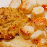 Broiled Seafood Platter · Jumbo lump crab cake, shrimp, scallops and fresh flounder. Served with choice of a side dish.