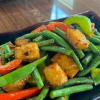 Pad Prik King Tempeh · Stir-Fried red chili paste with green bean, Bell pepper served with Rice