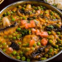 Mushroom Mutter · Mushroom and peas in an onion and tomato gravy topped with chopped tomatoes and onions