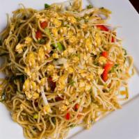 Egg Hakka Noodles · Noodles with eggs and veggies