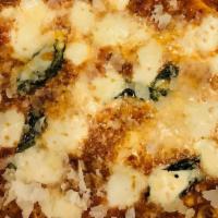 Bolognese Pizza · homemade meat sauce (beef) ,fresh mozzarella, fontina