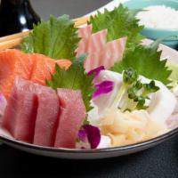 Sashimi Regular · 12(PCS) assorted raw fish.