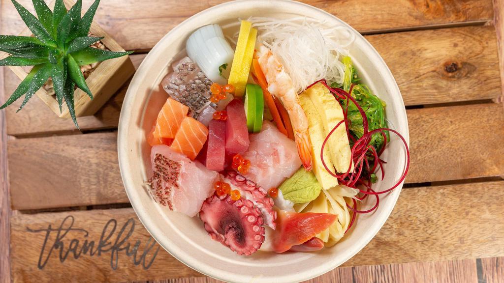 Sa10. Chirashi · Assorted sashimi on a bed on sushi rice
