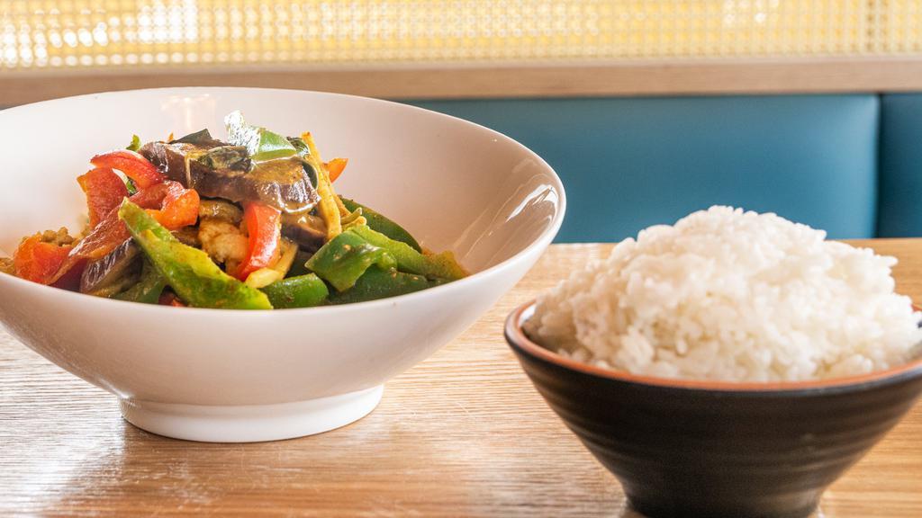 Red Curry/Yellow Curry · Spicy. Choice of meat, bamboo shoots, bell peppers, thai eggplant, coconut milk and basil leaves in thai spicy green, red or yellow curry.