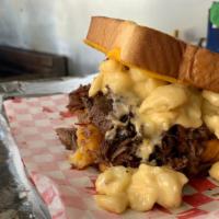 Brisket Grilled Mac And Cheese, Chips, Drink · 