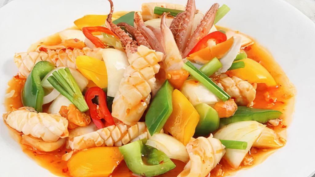 Ocean Treasure  · shrimp, scallops, calamari, pineapple, white onion, green & red bell peppers, tomatoes, scallions, ginger. Served with white rice.