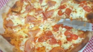 Pizza De Queso Y Jamón / Ham And Cheese Pizza · 