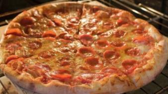 Pizza De Pepperoni / Pepperoni Pizza · 