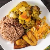 Curried Chicken · served with rice an peas/white rice and veg