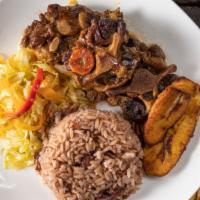 Oxtail · served with rice an peas/white rice and veg