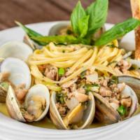 Linguine With Little Neck Clams · Sautéed in a white wine, oil and garlic sauce or choose a light tomato and wine sauce.