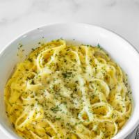 Pasta With Alfredo Sauce · 