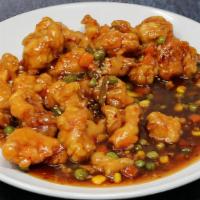 Kkanpunggi · Deep-fried chicken with spicy garlic sauce.
