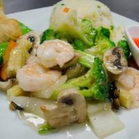 Shrimp W. Vegetables /C 杂菜虾 · jumbo shrimp with broccoli ,carrots baby corn, mushroom, snow peas