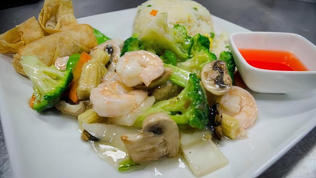 Shrimp W. Vegetables /C 杂菜虾 · jumbo shrimp with broccoli ,carrots baby corn, mushroom, snow peas