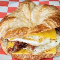 R11 - Egg On Croissant /Cheese / Meat · 