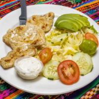 Pechuga De Pollo / Chicken Breast · Pechuga de pollo a la plancha, acompañado de aguacate y ensalada. / Grilled chicken breast, ...