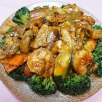 Happy Family · Shrimp, beef, chicken, crabmeat,lobster, roast pork with vegetable in chef's special sauce.
