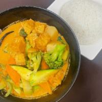 Vegetable Thai Curry · Massaman Curry with Vegetable and fried tofu