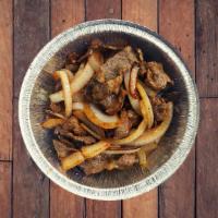 Bistec Encebollado · Steak with onions.