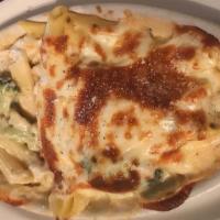 Ziti En Fourno · Baked ziti with fresh vegetables, cream, marinara sauce, Mozzarella, Parmesan and Romano che...