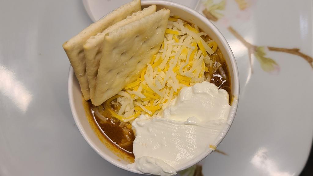 Chili Soup · Beef chili (Ground beef, grilled onion, carrot, celery, tomatoes, corn, and beans) with cheese, sour cream and crakers