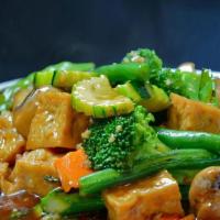 Kaprow Jae · Mixed vegetables, tofu and basil stir fried in spicy chili sauce.