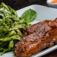 Tallarines Verdes Con Parrilla · green spaghetti made from spanish and basil sauce served with grilled bistec