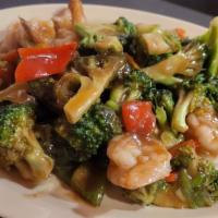 새우 블로콜리 / Shrimp Broccoli · Served with stir fried shrimp and broccoli with rice