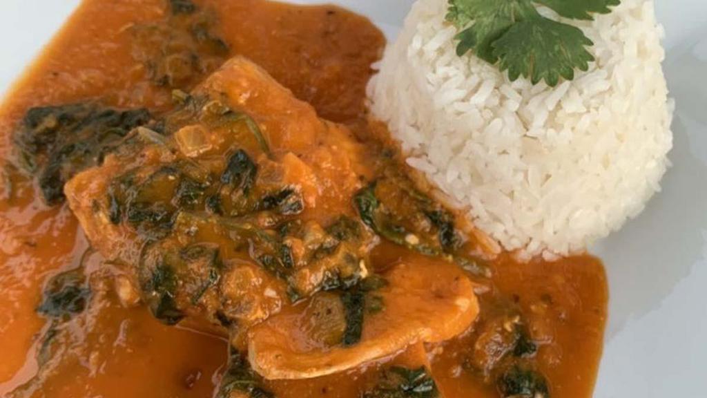 Filete De Pescado Al Tequila · Fish fillet topped with butter tequila and spinach sauce and white rice.