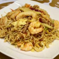Singapore Rice Noodle · Spicy. With chicken, beef, and shrimp.