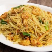 Singapore Rice Noodle · Thin rice noodle with shrimp, chicken, egg, and mixed vegetable in curry flavor.